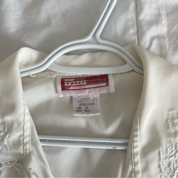 White vintage button up blouse - Picture 2 of 3